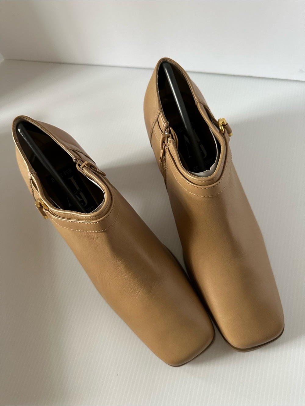 Vintage 2004 Built For My Comfort Camel Leather Square Toe Ankle Booties 7.5